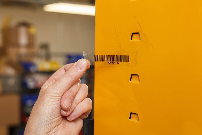 Tape til maskin, VINYL F/BMP41 19,05MM SORT PÅ KLAR - Bilde 1